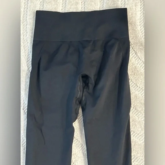 DO NOT BUY Oner Active Seamless Leggings with Butt Scrunch in Black - XS - Picture 4 of 9